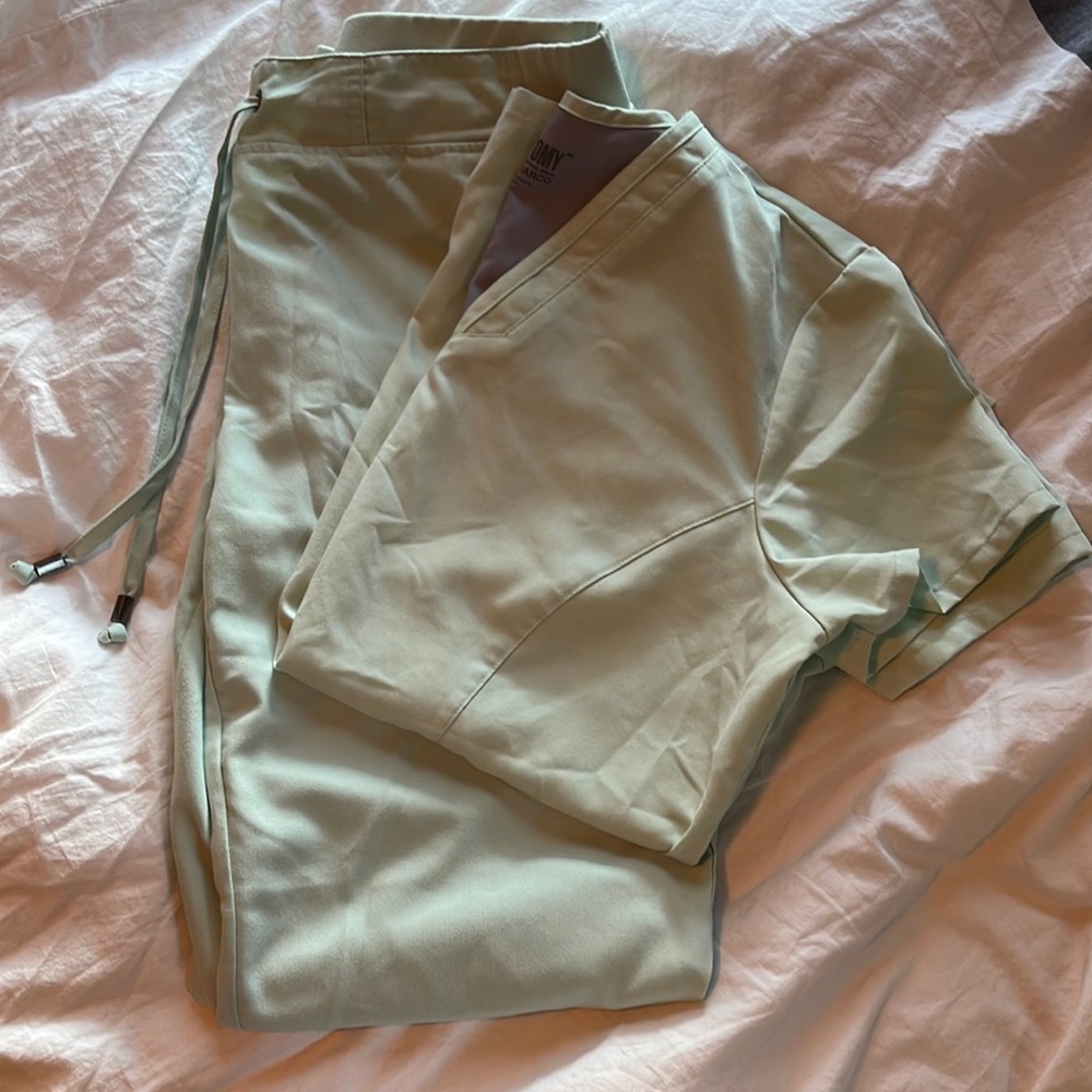 Grey’s Anatomy womens medium  mint green scrub set
